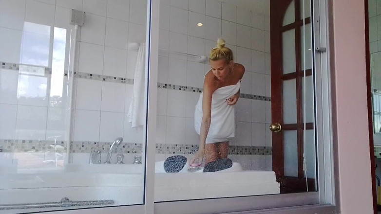 MissAnja_FH: Regarde-moi dans la salle de bain