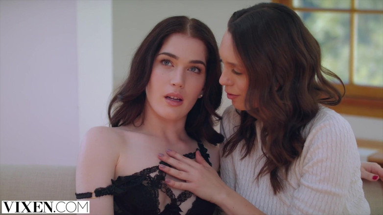 Vixen: Vixen Jade Nile onu açmak için oda arkadaşından yardım alıyor