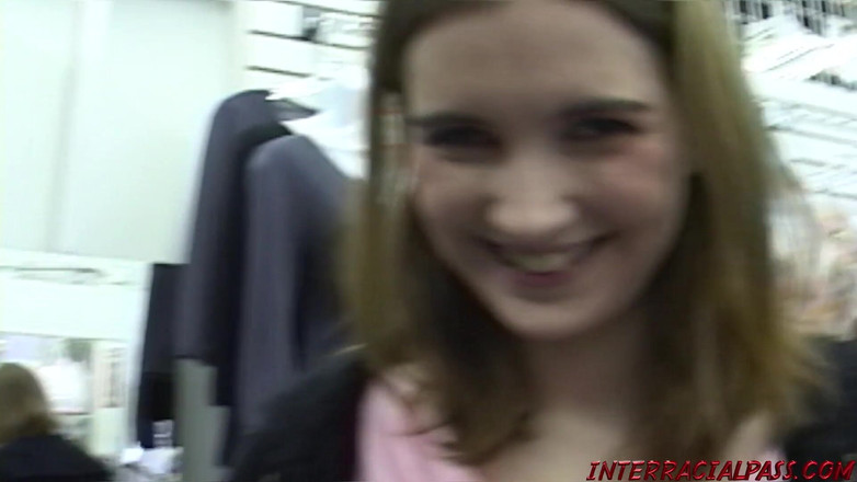 Hush Hush Entertainment: Mia má ráda své velké černé maso, dlouhé nohy