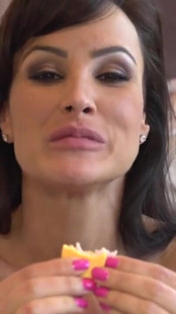 자지를 즐기는 Lisa Ann