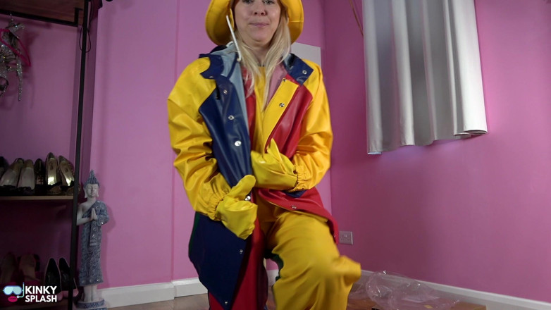 UKCuteGirl Lucy Lauren: Farmerrain pvc áo mưa cởi đồ &amp; ăn mặc tôn sùng đầy đủ