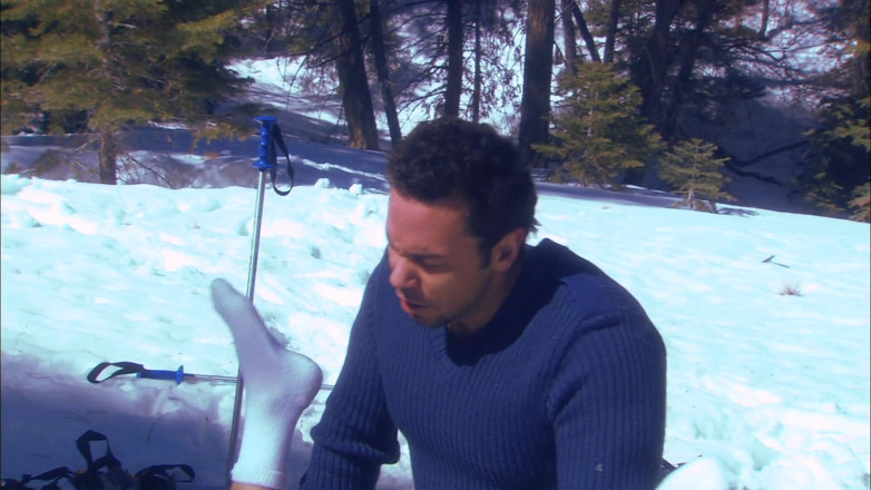 Tight little babes: La formosa ragazza mora viene scopata sul campo di neve