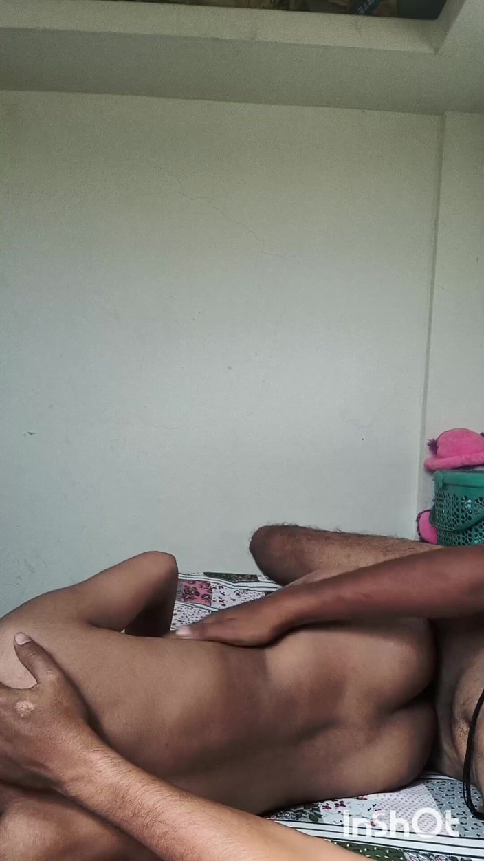 Desishycouple: Bhabhi Shivani berkongkek tegar dengan kawan suami video penuh.