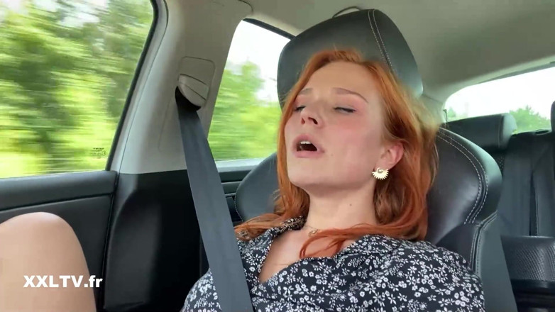 XXLTVFR: Clemence Audiard se masturba en el coche
