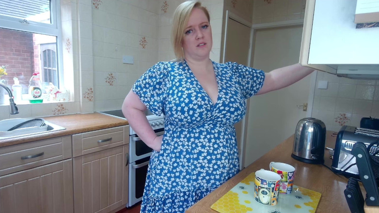 Julie Bliss: Giantess Julie Bliss - Anh trai kế co rút