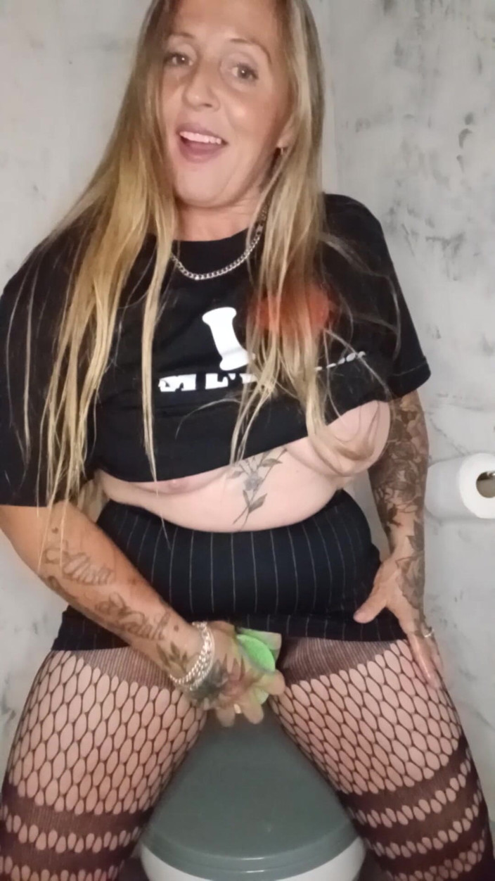 Kitty James: I Love Men Who Whimper