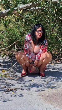 Puta MILF Fue Atrapada Orgasmo En El Bosque