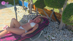 Candy Samira: Flirta scopata alla piscina della comunità