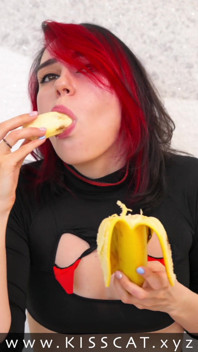 Provando un pompino a banana finisce con gola profonda sciatto con ingoio sperma - kisscat
