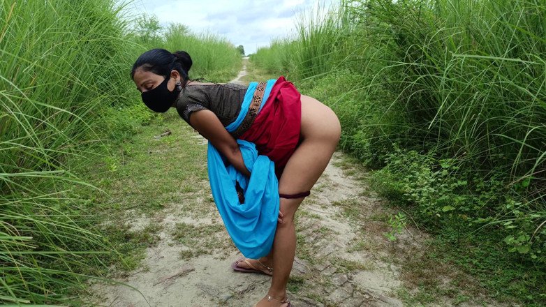 Asha Devi: devar ne bhaabhi ko nahar kinaare le jaakar lagabhag uski...