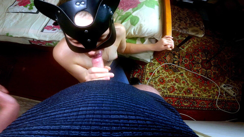 Love_Adventures: Siostra daje przyrodniemu bratu loda! Napełniła jej usta spermą!