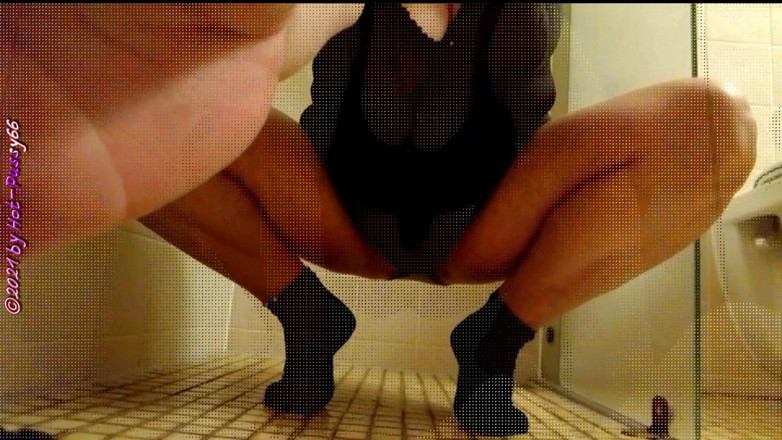 Hot-Pussy66: Gran lencería meando en la ducha de rehabilitación