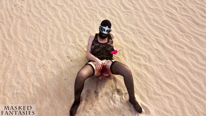 Masked-Fantasy: This MILF Masturbates Her Pussy in a Huge, Secluded Desert...