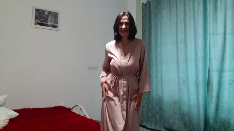 ANGELA_LADY: Трахнув її волохату пизду і показує всім мокру дірку з широко розставленими ногами