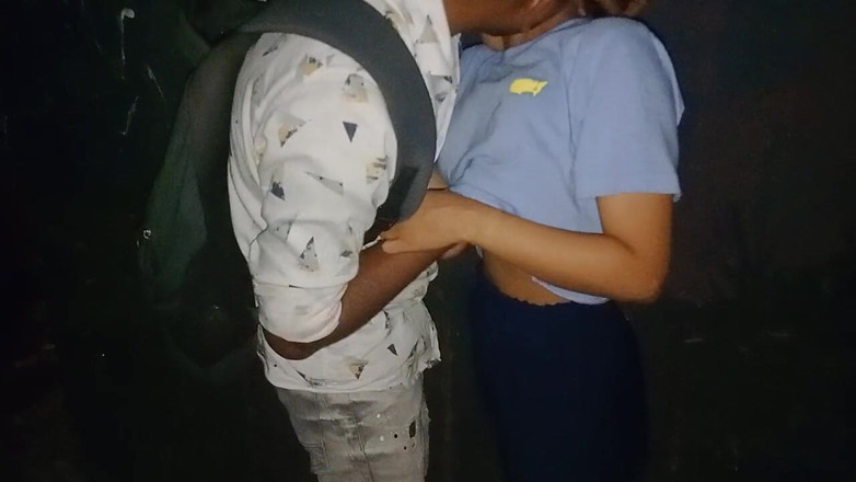 NikiRathod: Пестощі пальцями, поцілунки за вантажівкою з Divya - серія мінетів