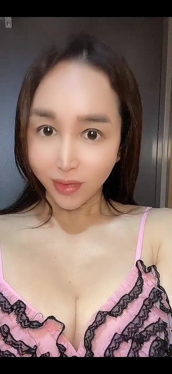 TS Shizuka: I'll Insert a Big Dildo