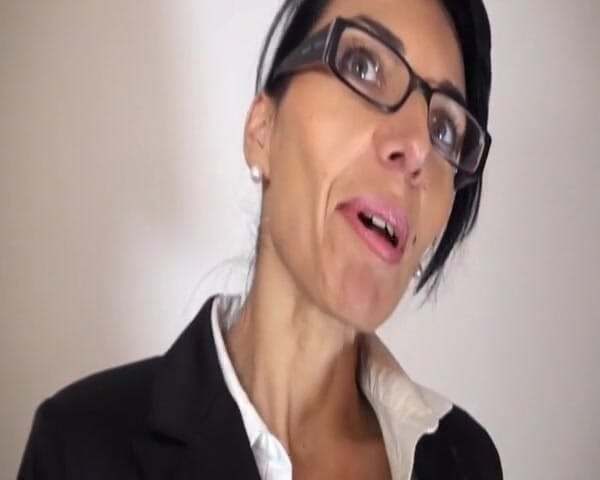 Filles Francaises: Wspaniała francuska milf spryskała twarz po ciężkim seksie