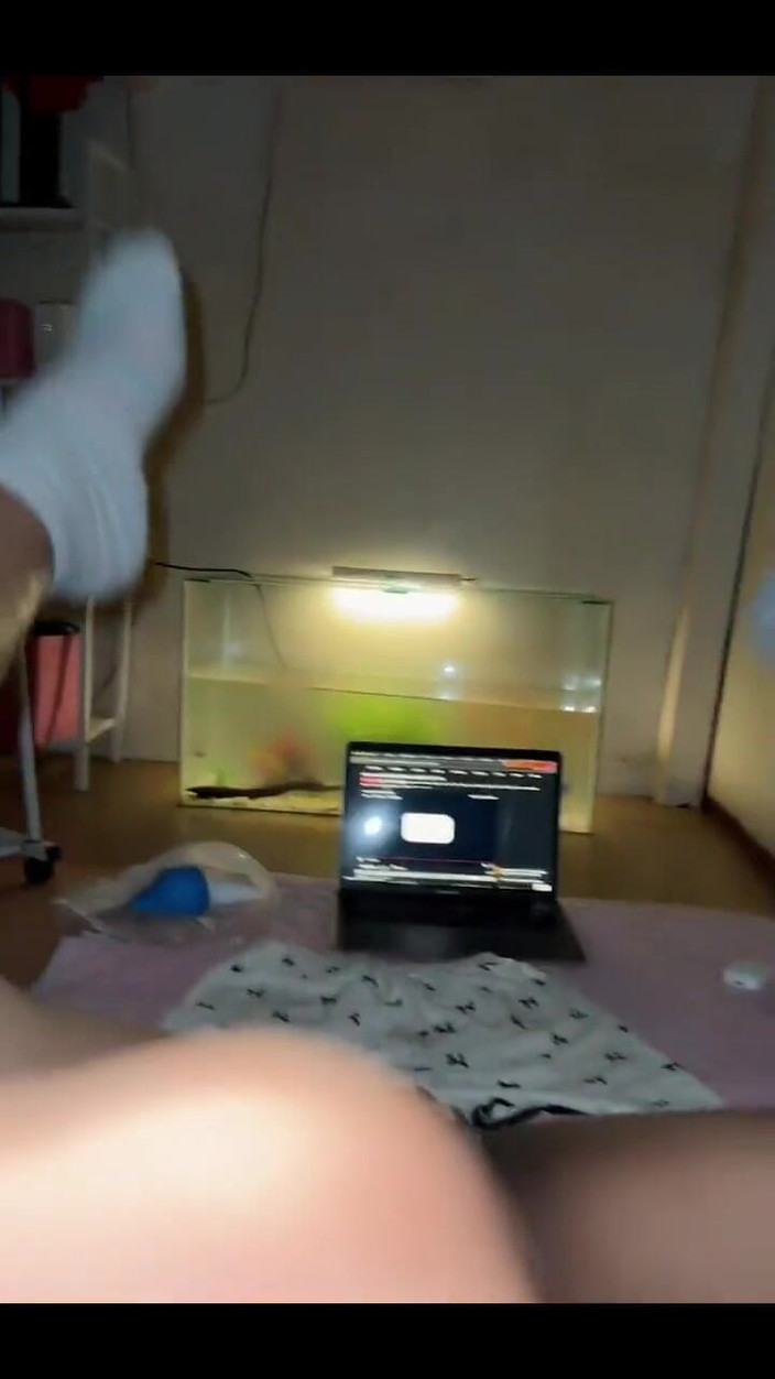 imcathness: Swinging čůráka a prdění zadku