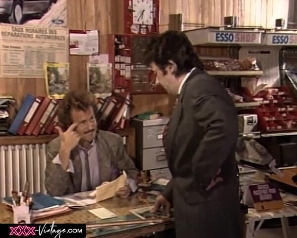 XXX-Vintage: Under-the-desk Treat