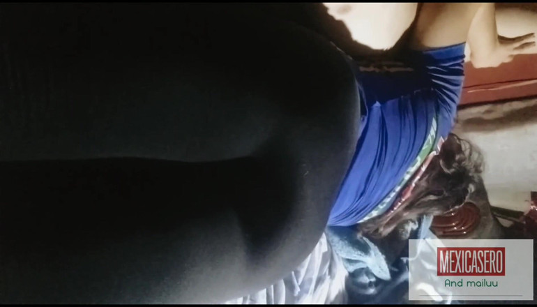 Mexicasero: 穿着紧身裤的完美拉丁女郎