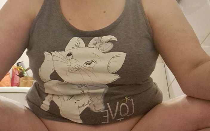 Mommy big hairy pussy: Mama zdejmuje piżamę i pokazuje owłosioną