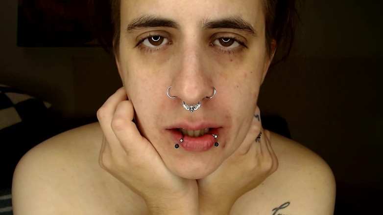 Abby Anna: Tour de boca grande con piercings