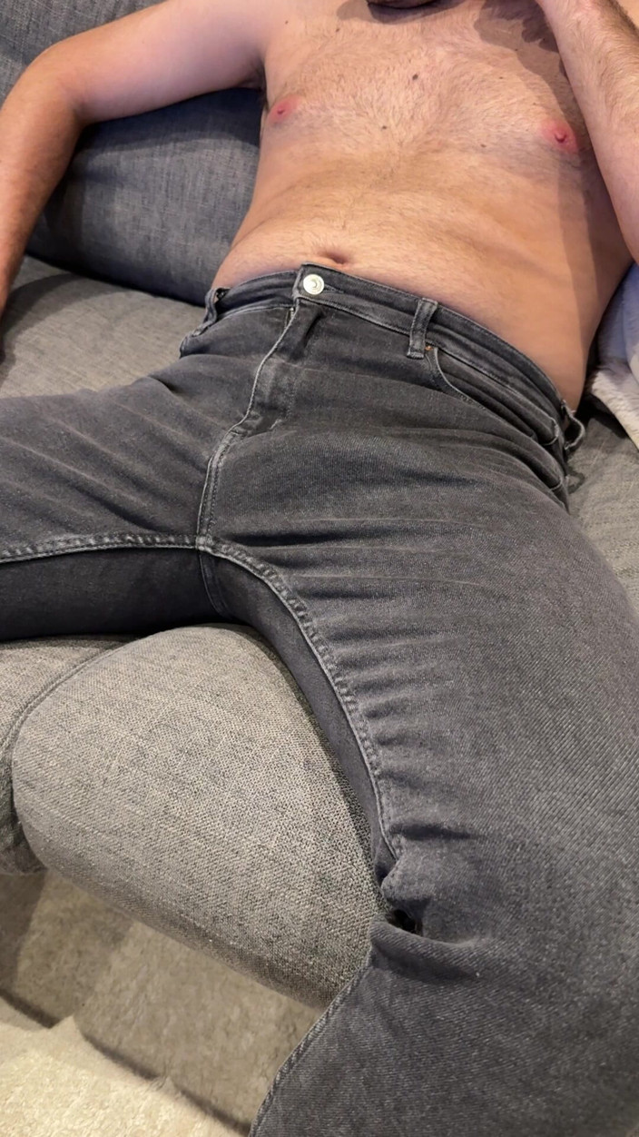 Cock in Jeans: Gozando em jeans apertados enquanto assiste pornô - mãos livres de...