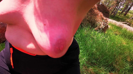 Bouncy Tits Action: 1000 bofetadas a sus tetas y 1000 a su coño en...