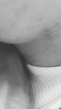Vecchio video domestico con la piccola figa pelosa La mia figliastra. Segreto nelle mutandine