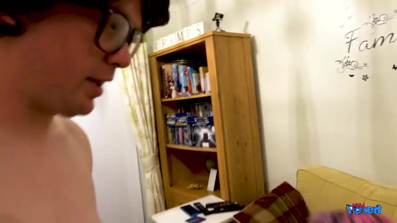 Nerd Pervert: Caitlyn Smith Cum děvka Cutie