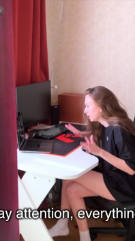 Panggilan video daripada suami cuckold saya tidak dapat mengganggu creampie daripada kekasih saya.