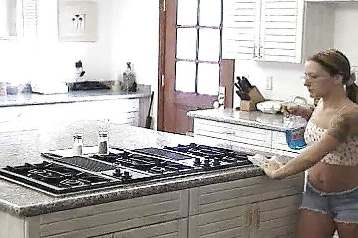 Radical: Гаряча розбещена аматорська дружина любить смоктати член