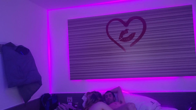 Crystal Phoenix: Seorang Pria Meniduri Saya Di Kamar Hotel