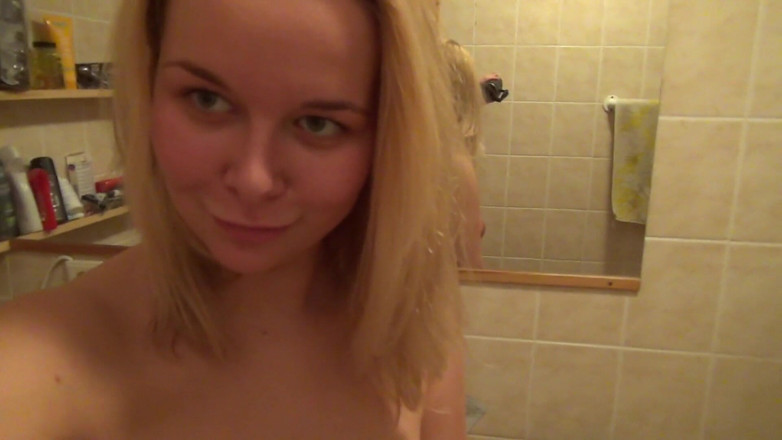 All Those Girlfriends: Dream Nikky has a photoshooting in the bathroom