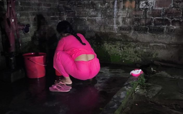 SAFI-SEXY: मेरी पत्नी स्नान कर रही थी