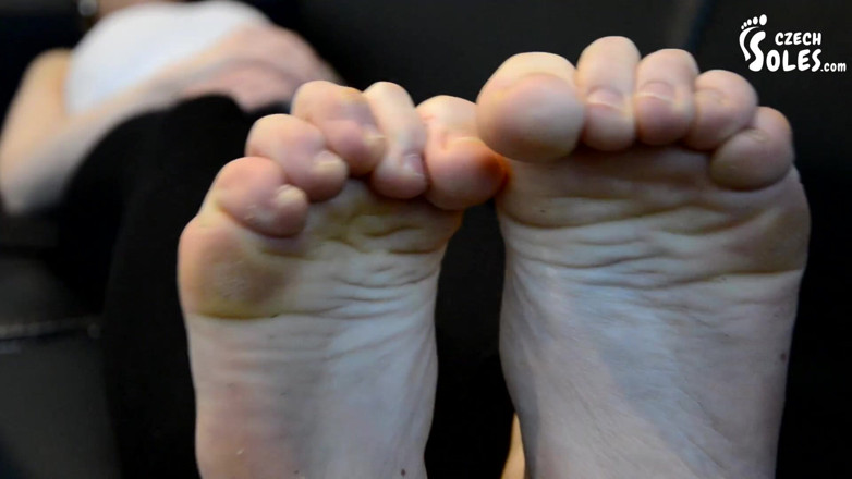 Czech Soles - foot fetish content: Prinsă mirosind șosete de sală