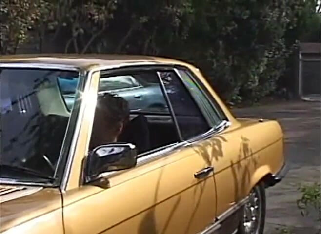 Homegrown Handjob: Handjob di tempat letak kereta