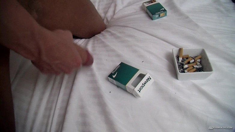 Boys Smoking: ライアン・コナーズがニューポートを鎖で結ぶ