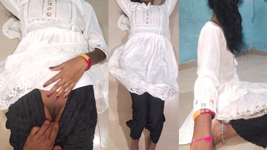 Indian Bhabhi Self with Video Desi Village Bhabhi Ki Butful Chahiye (Touchy Nerve)