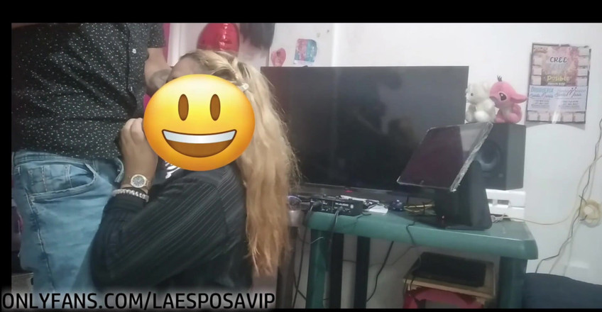 OnlyCasting: Mi masturbo vicino alla mia dipendente per provocarla a fare...
