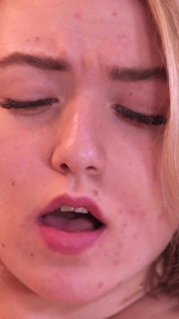 Loira Se Fode No Cu Com Um Brinquedo Sexual Pela Primeira Vez