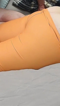 Pawg yağ masajı yapıyor, dildoyla sikiliyor, parmakla sikiliyor ve büyük bir yarakla bitiyor ıslak amına boşalıyor