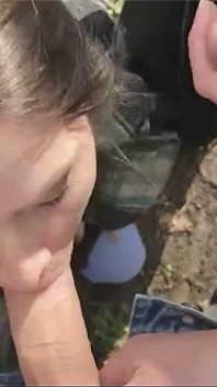 18 años, estudiante universitaria en el parque público, lechazo, múltiples cargas tiradas