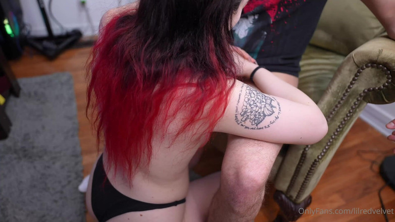 lilredvelvettt: Wedgie nyepong kontol besar dengan lembut