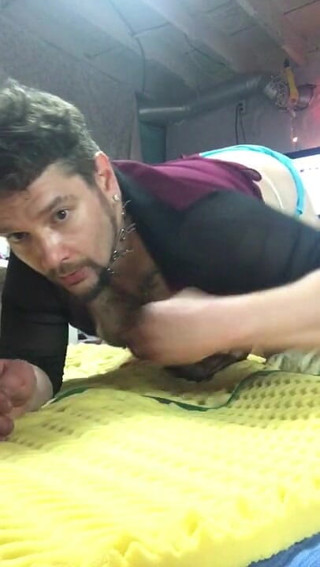 King Of Crossdress: Santo accidenti!! Il gran culo del travestito
