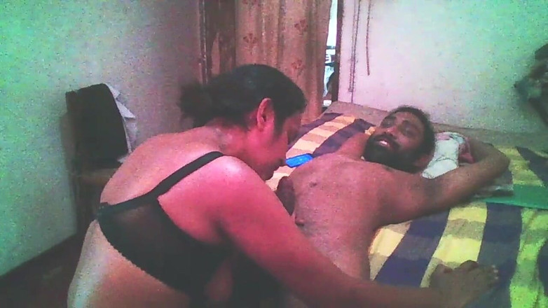 Tina Baby: ママの友達が私を誘惑する