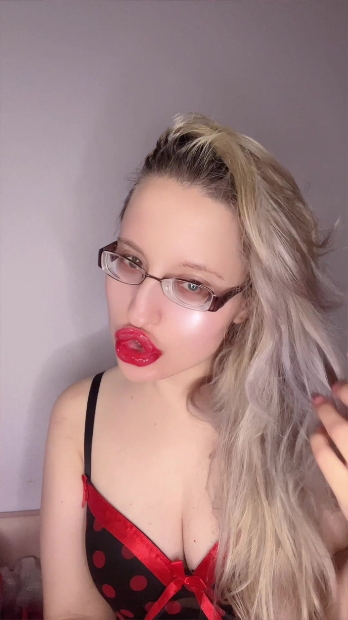 FinDom Goaldigger: Wielkie czerwone usta na twoim kutasie