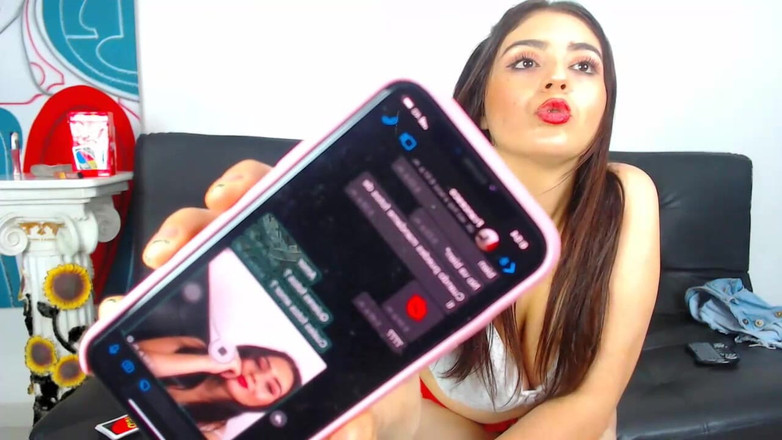 GymBabeXXX: 직장에서 알몸으로 촬영한 국내 노동자