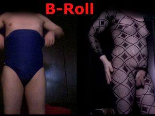 Tobi: B-roll: volwassen bioscoop badpak en catsuit Tryon in hut ... Exhibitionist...