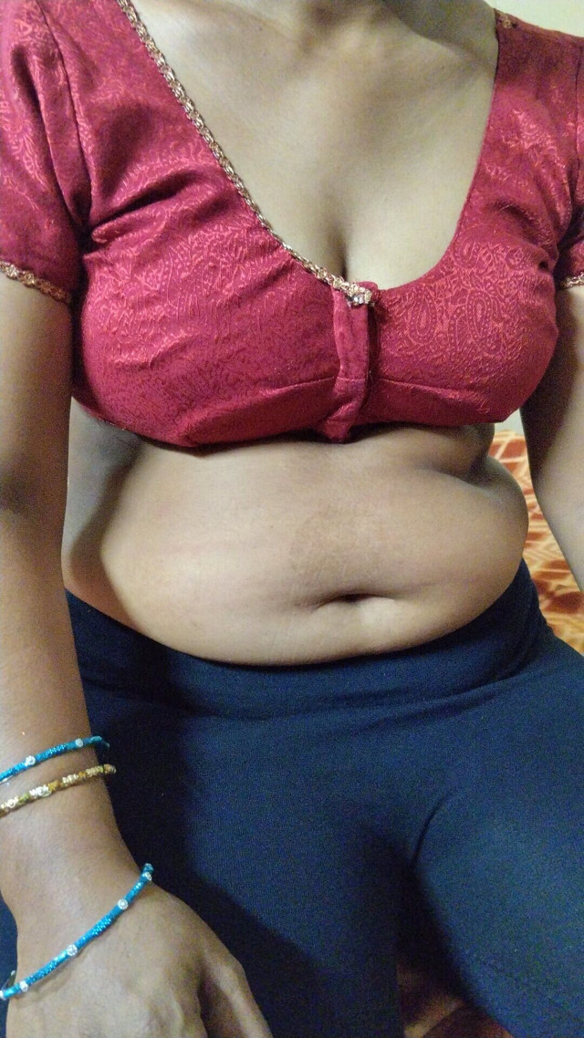 Desi Bhabhi Masturbating Cucumber (Saira455)